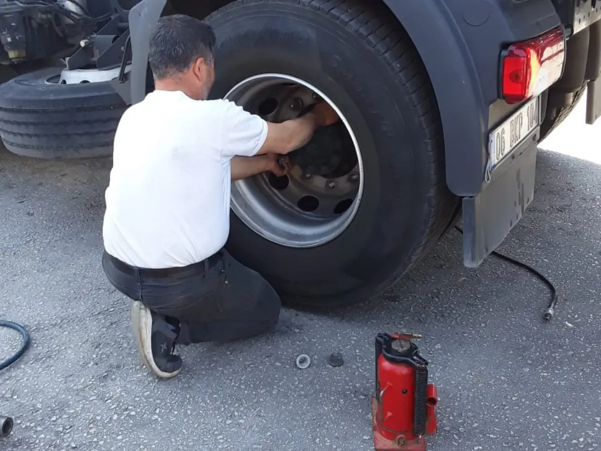 Küçükyalı Oto Lastikçi